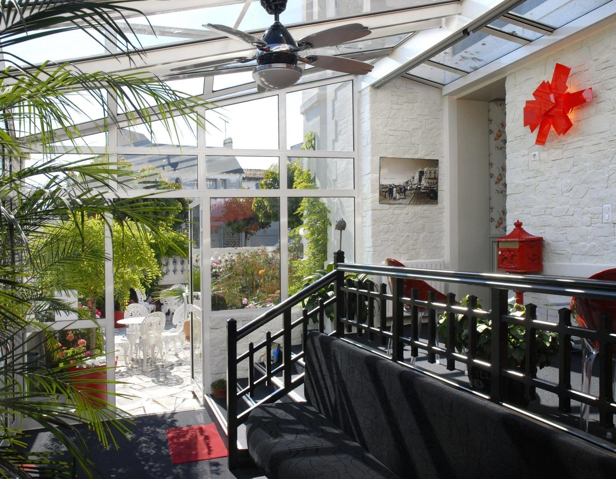 Hotel Calme Des Pins & Spa Les Sables-dʼOlonne Exterior foto